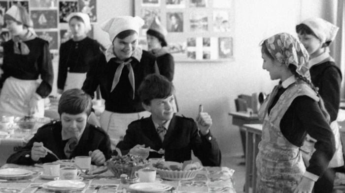Ностальгия по советским школьным обедам: любимые блюда, которые помнят все