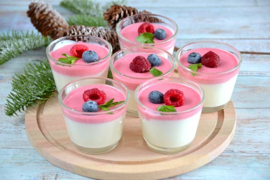 ежевично-сметанное желе с орехами — освежающий десерт для лета