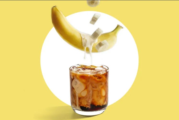 Кофейный тренд лета: Банановый хлеб латте со льдом