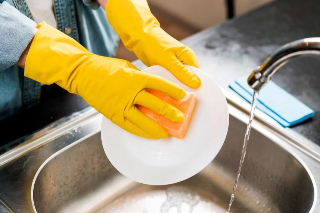 Опасности остатков моющего средства на посуде: что об этом говорят врачи