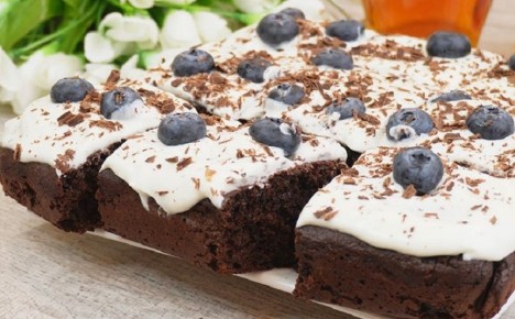 Шоколадный пирог с пломбирным кремом: простой и вкусный десерт для любого случая