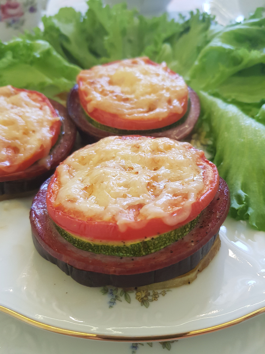 Овощные тарелки с финским сервелатом: идеальная закуска на праздник