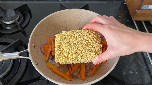 Ужин за 15 минут: ностальгия о студенческих временах в простой лапше