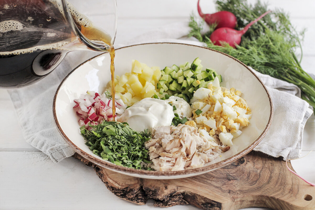 Как приготовить окрошку на квасе с индейкой и редисом