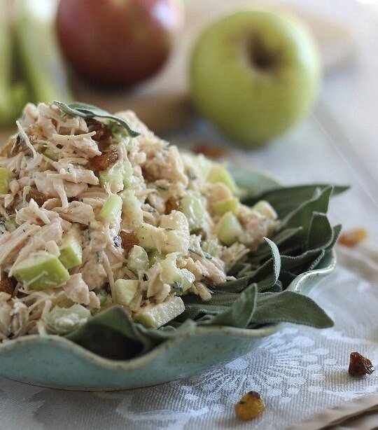 Неповторимый куриный салат с яблоками