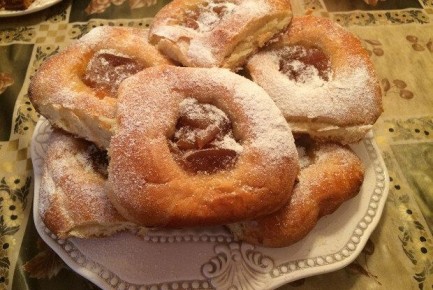 Нежные ватрушки с грушевым джемом: простой рецепт для отличного настроения