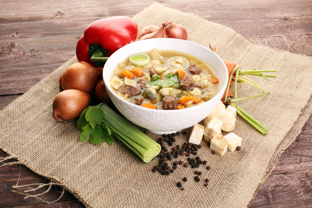 Суп из свиных ребрышек: порадуйте близких согревающим блюдом