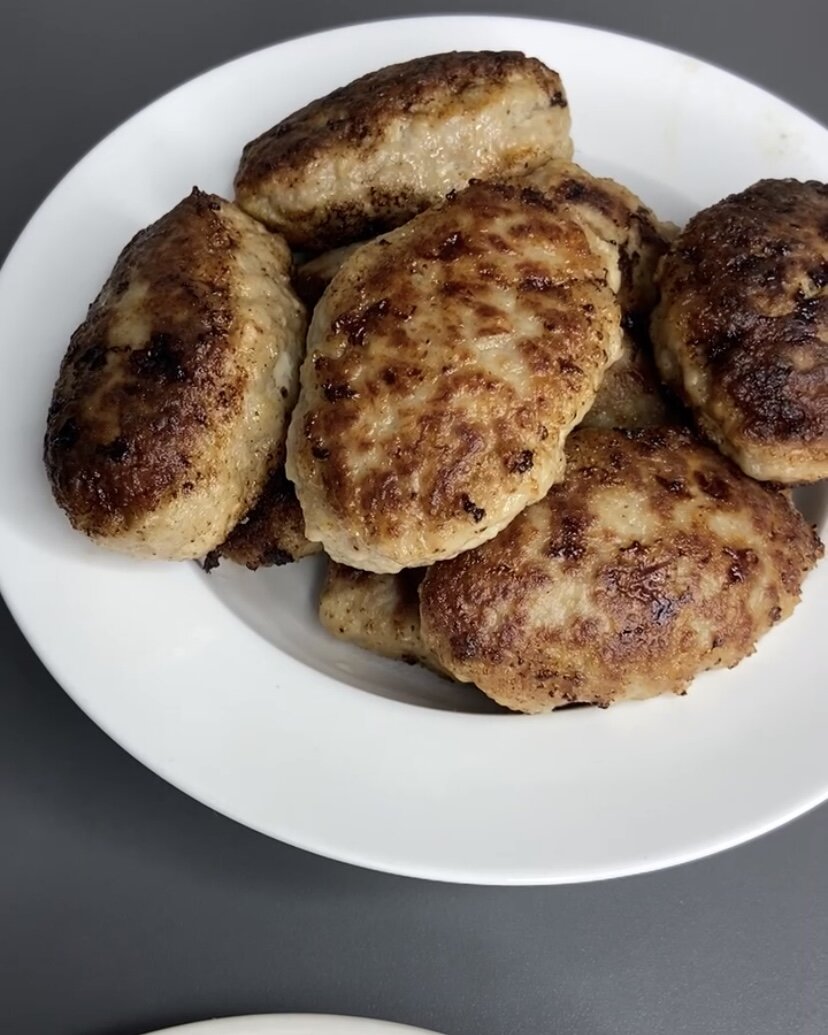 Секрет счастливых котлет: как сделать их идеальными без сырых луковиц