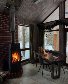 Как встретить Новый год по-особенному: уютные домики в сосновом лесу