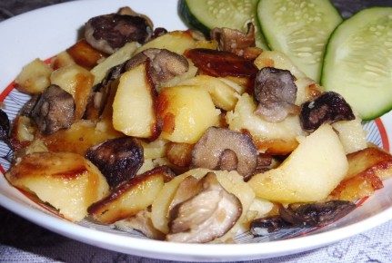 Ароматная жареная картошка с грибами: простое и сытное удовольствие