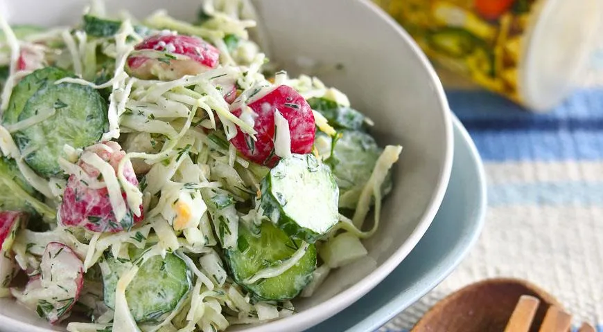 Пробуждение вкусов: салат «Весенний», который подарит свежесть и заряд энергии