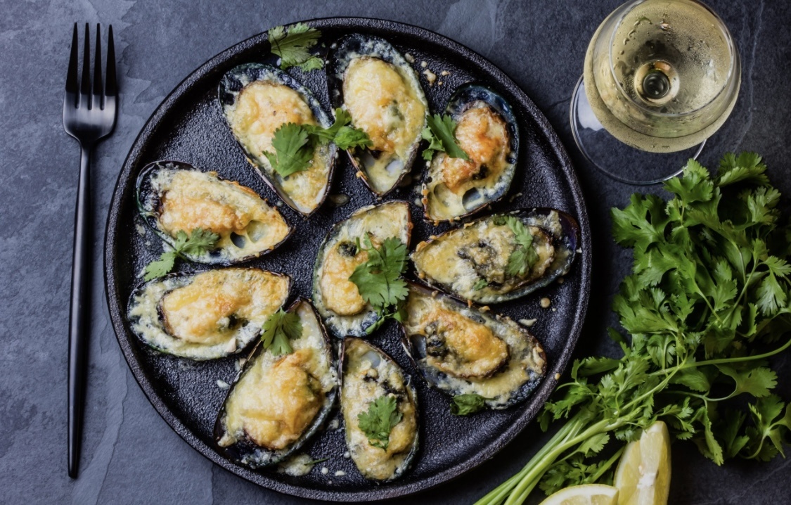 Запечённые мидии с сыром и острым соусом: гастрономический шедевр в домашних условиях