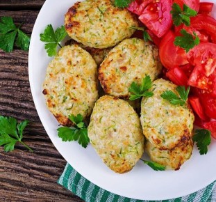 Нежные куриные котлеты с кабачком для всей семьи