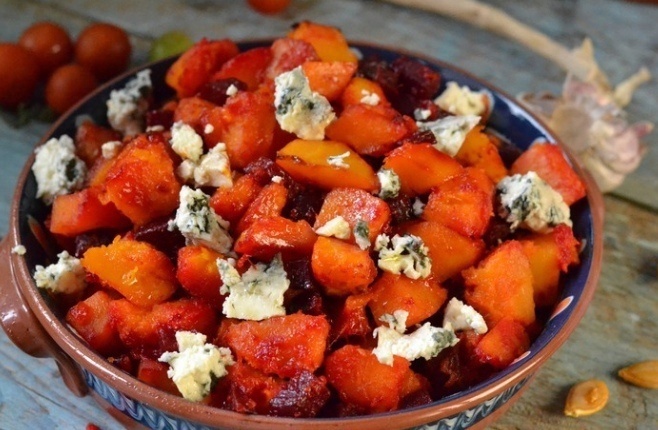 Пикантный теплый салат с тыквой: идеальное блюдо для осеннего стола