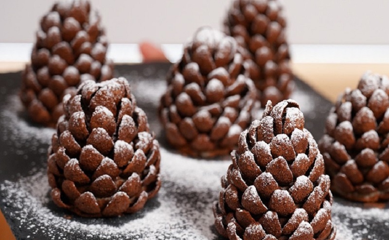 Пирожные «Шишки»: волшебство зимнего десерта