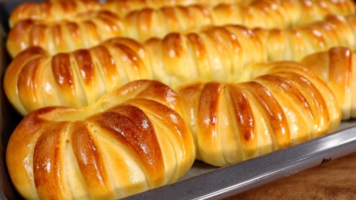 Мягкие дрожжевые булочки с заварным кремом: секреты идеального теста