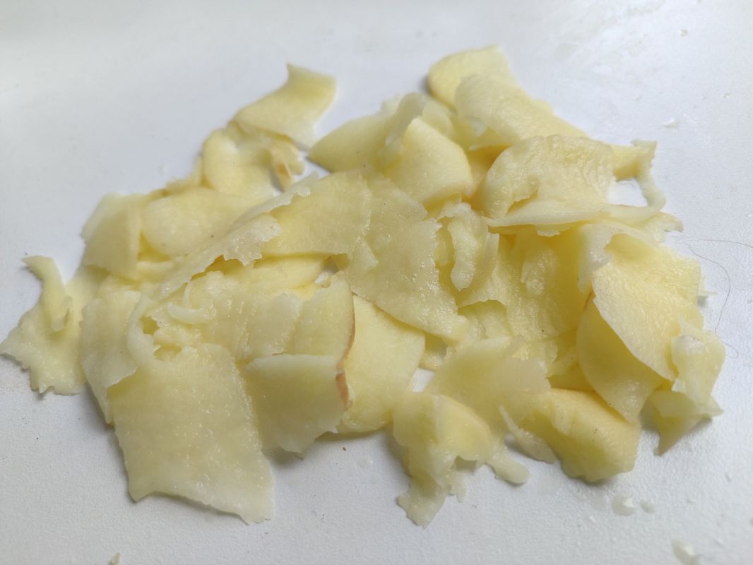 Как приготовить сытный многослойный теплый салат с картошкой