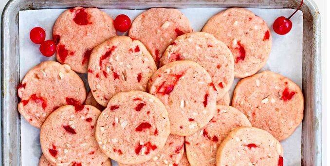 Праздник для занятых мам: как быстро испечь вишневое печенье без раскатки теста