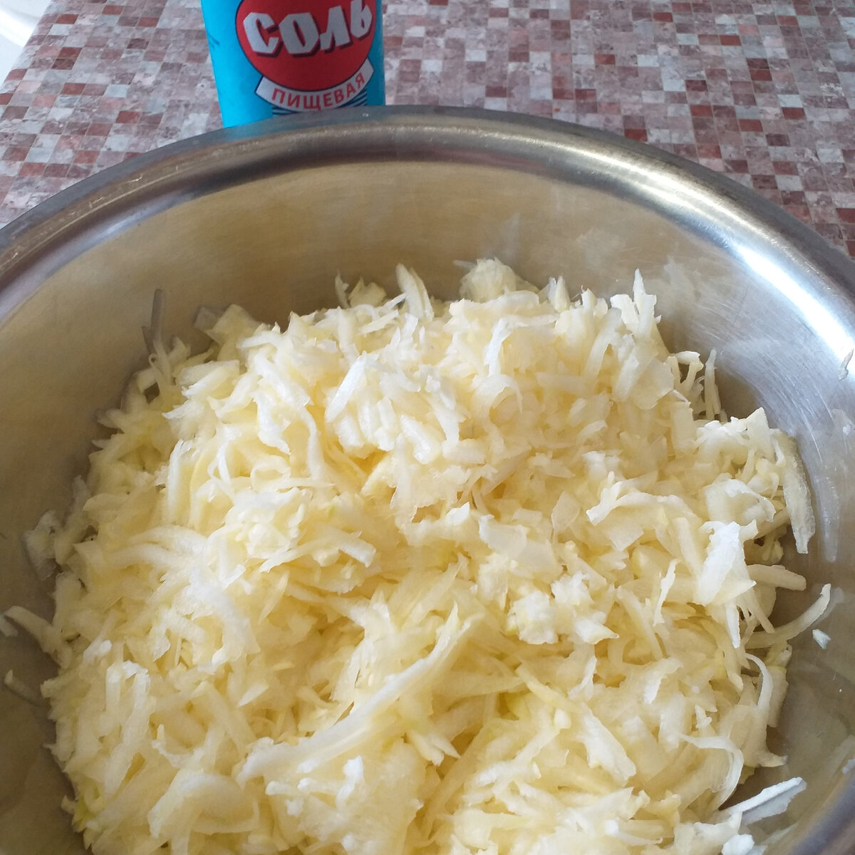 Запечённые гнёзда из кабачка с болгарским перцем под сырной корочкой