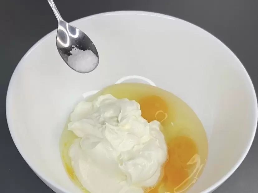 Ленивая пицца на сковороде: быстрый завтрак для юных поваров