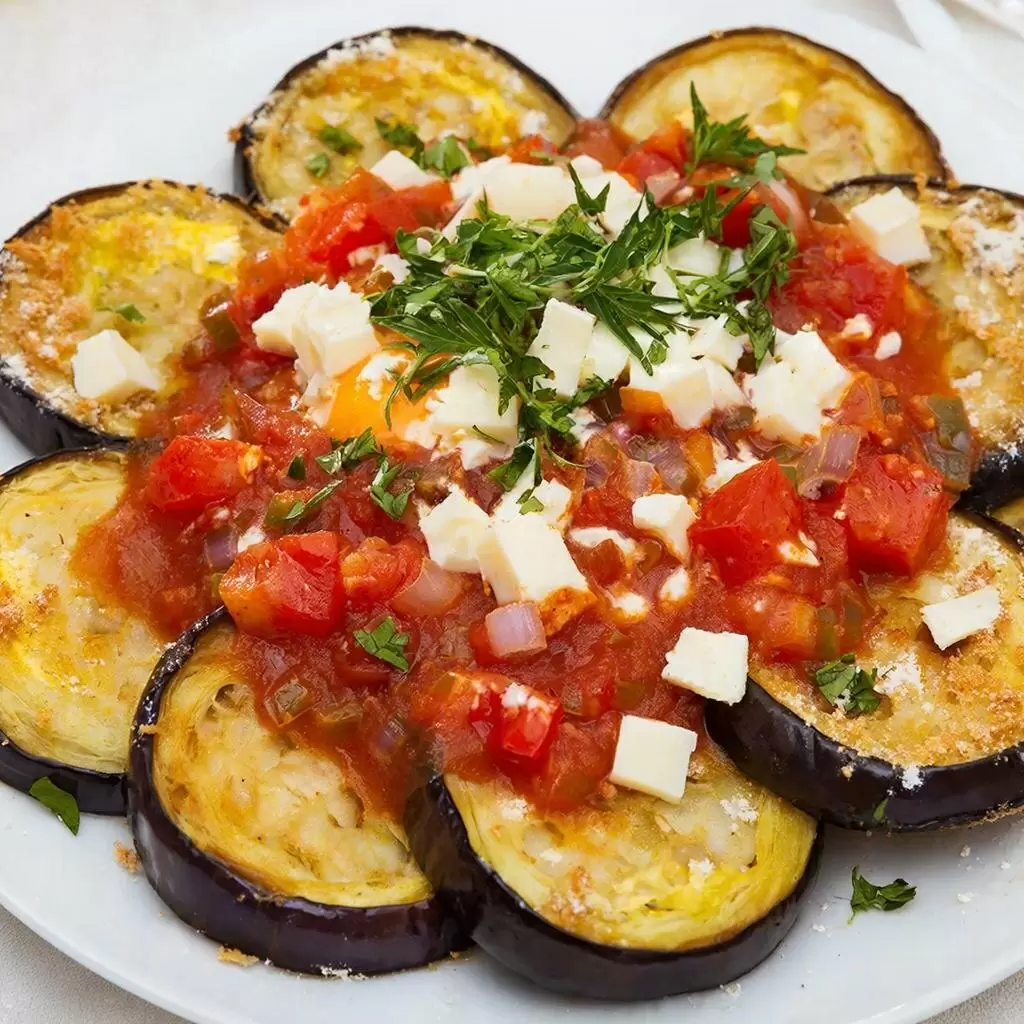 Нежные баклажаны с томатным соусом: простой и вкусный рецепт