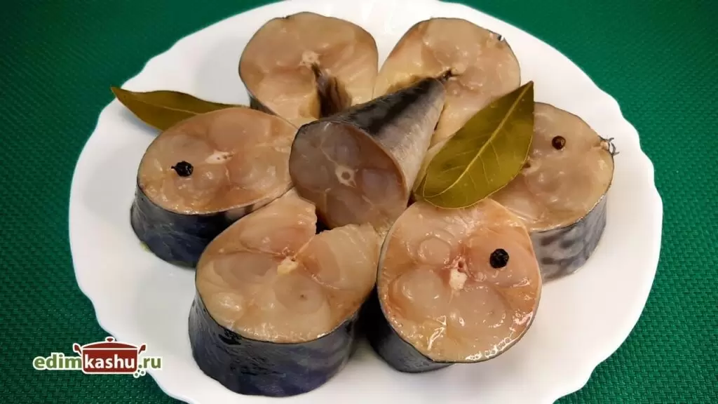 Искусство засолки скумбрии: яркий рецепт с горчичным акцентом