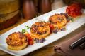Котлеты из гребешка с томатным соусом