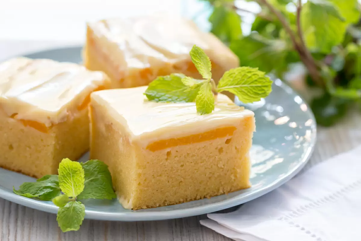 Как превратить консервированные персики в вкусный пирог: простой рецепт на каждый день