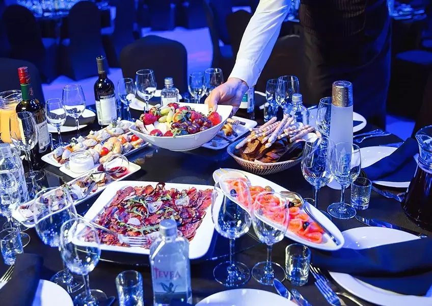 Как правильно подавать блюда: секреты etiket и искусство сервировки