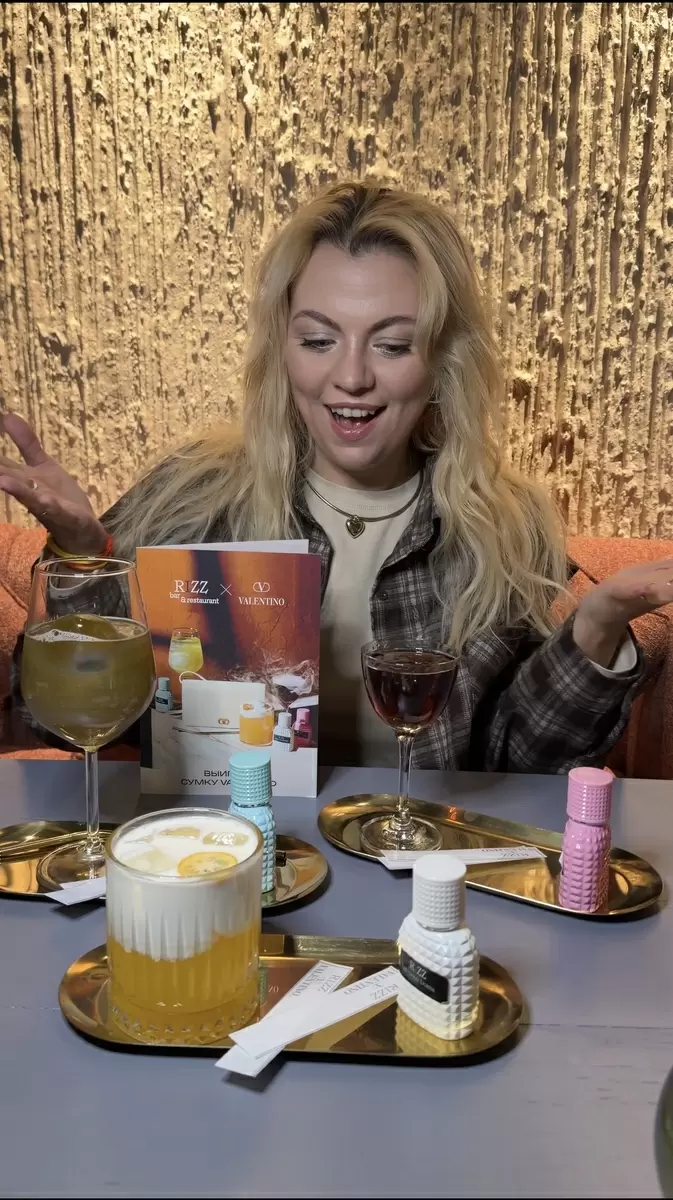 Мода, парфюм и азарт: как вечер в Rizz на Пятницкой превратился в шоу с сумкой Valentino