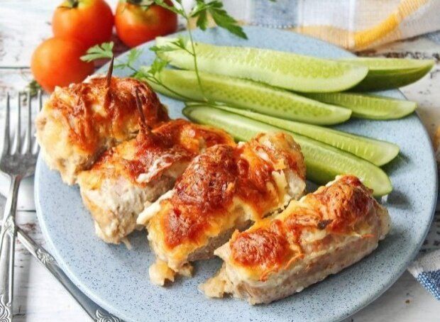 Необычные крученики с чесноком и сыром для вашего стола