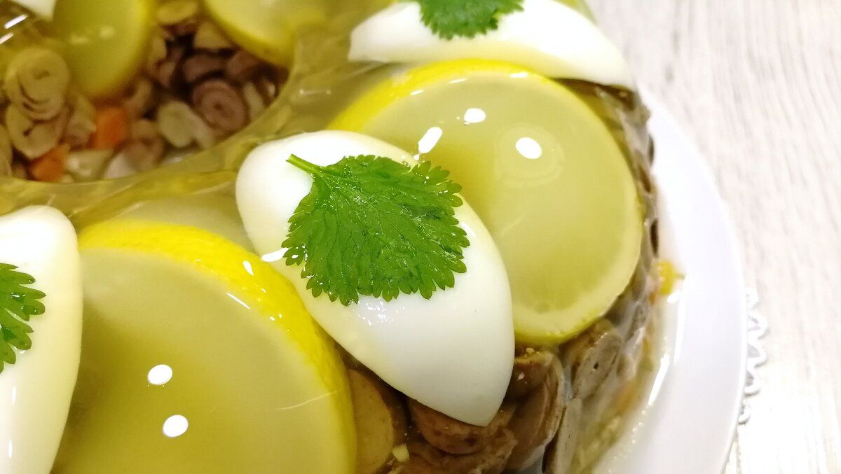 Праздничное заливное с курицей: просто, доступно и невероятно вкусно!